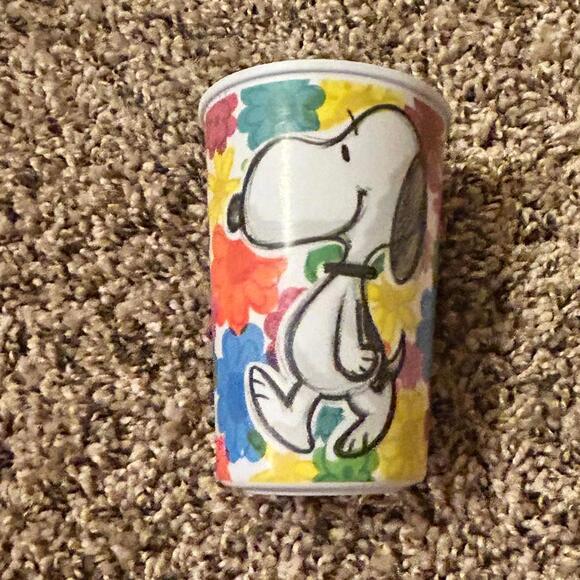 Peanuts Official Licensed Product Snoopy Dinner Plate and Cup Set - Picture 4 of 5